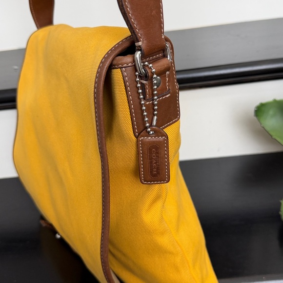 Coach canvas leather trim messenger bag crossbody shoulder purse versatile - Picture 5 of 11